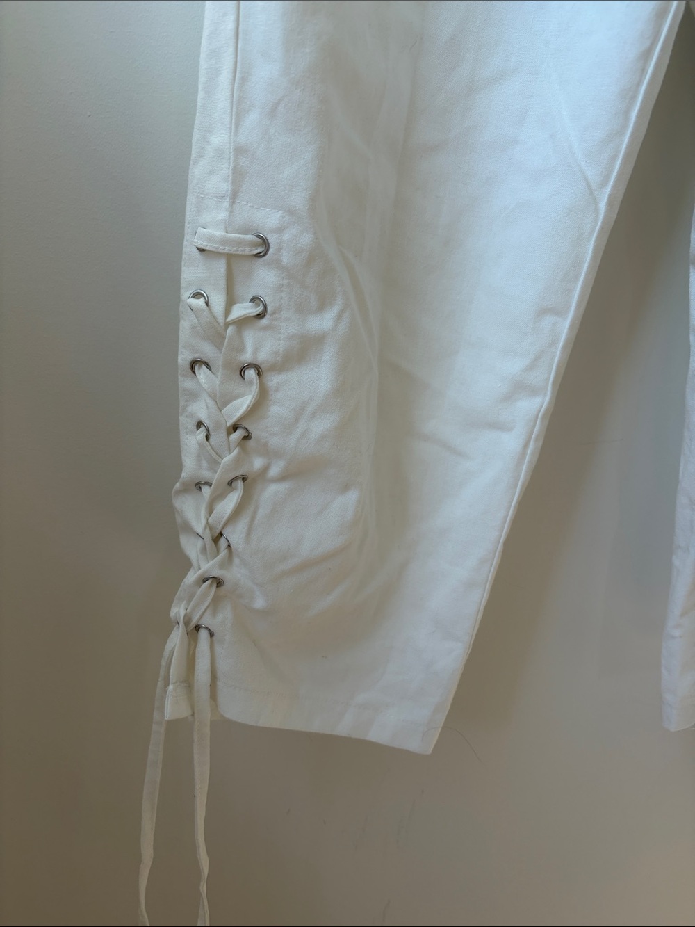 White Lace-Up Drawstring Capris - Picture 3 of 11
